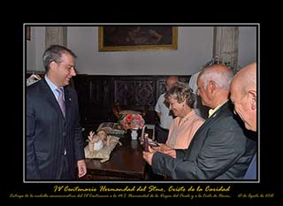 Entrega de la Medalla conmemorativa del IV Centenario a la M.I.Hermandad de la Virgen del Prado y a la Corte de Honor