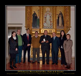 Entrega de la medalla conmemorativa del IV Centenario al Obispo de Ciudad Real, D. Antonio Algora.